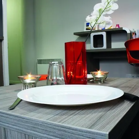 欧米茄简单套房公寓 公寓 *