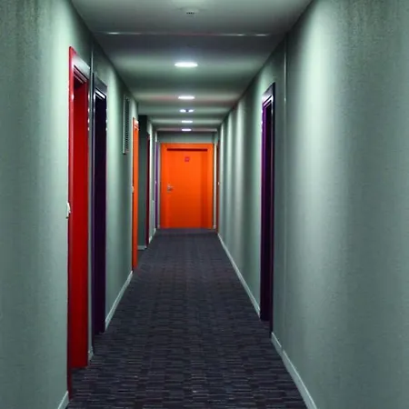 欧米茄简单套房公寓 *